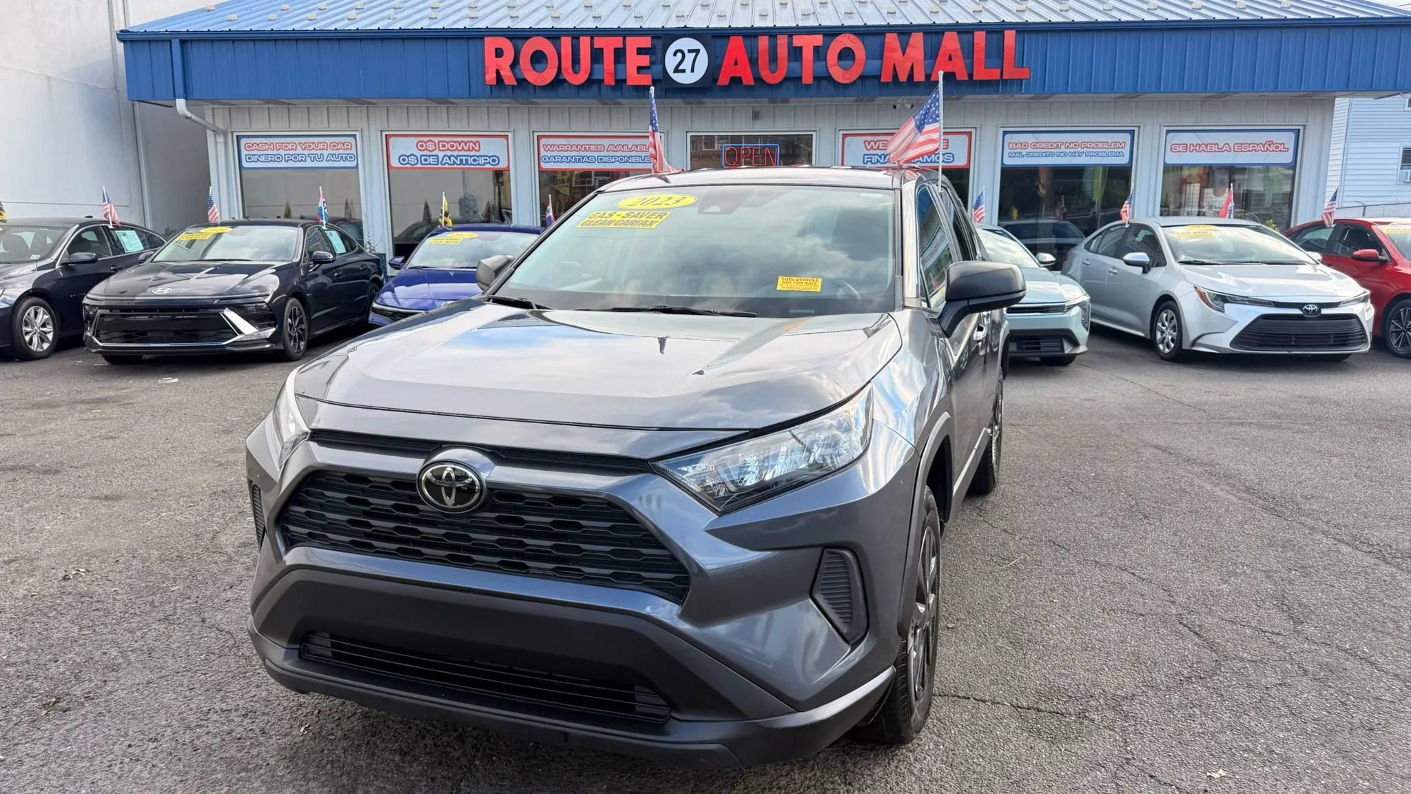 Used 2022 Toyota RAV4 LE FWD image 1