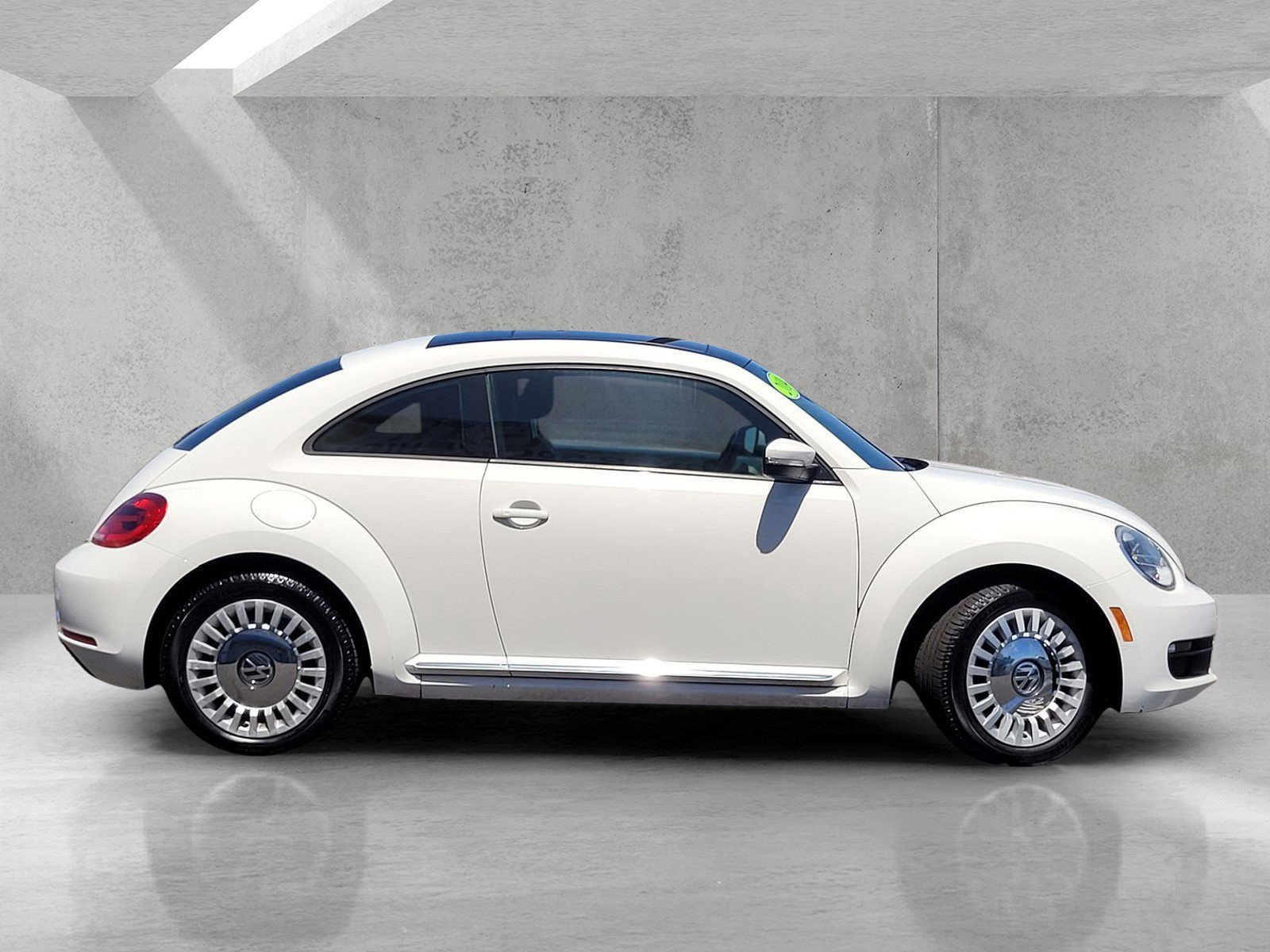Used 2014 Volkswagen Beetle 2.5 FWD image 4