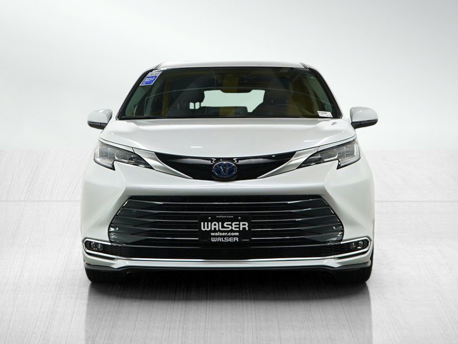 Used 2024 Toyota Sienna Limited image 8