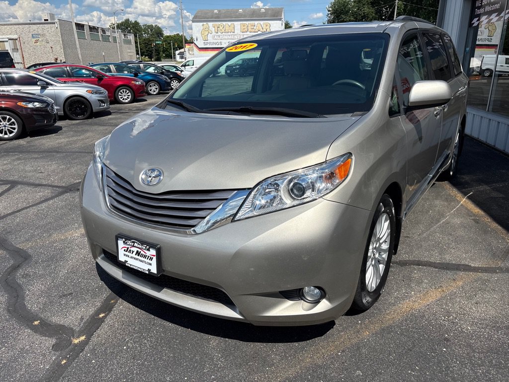 Used 2017 Toyota Sienna XLE w/ XLE Navigation Package FWD image 6
