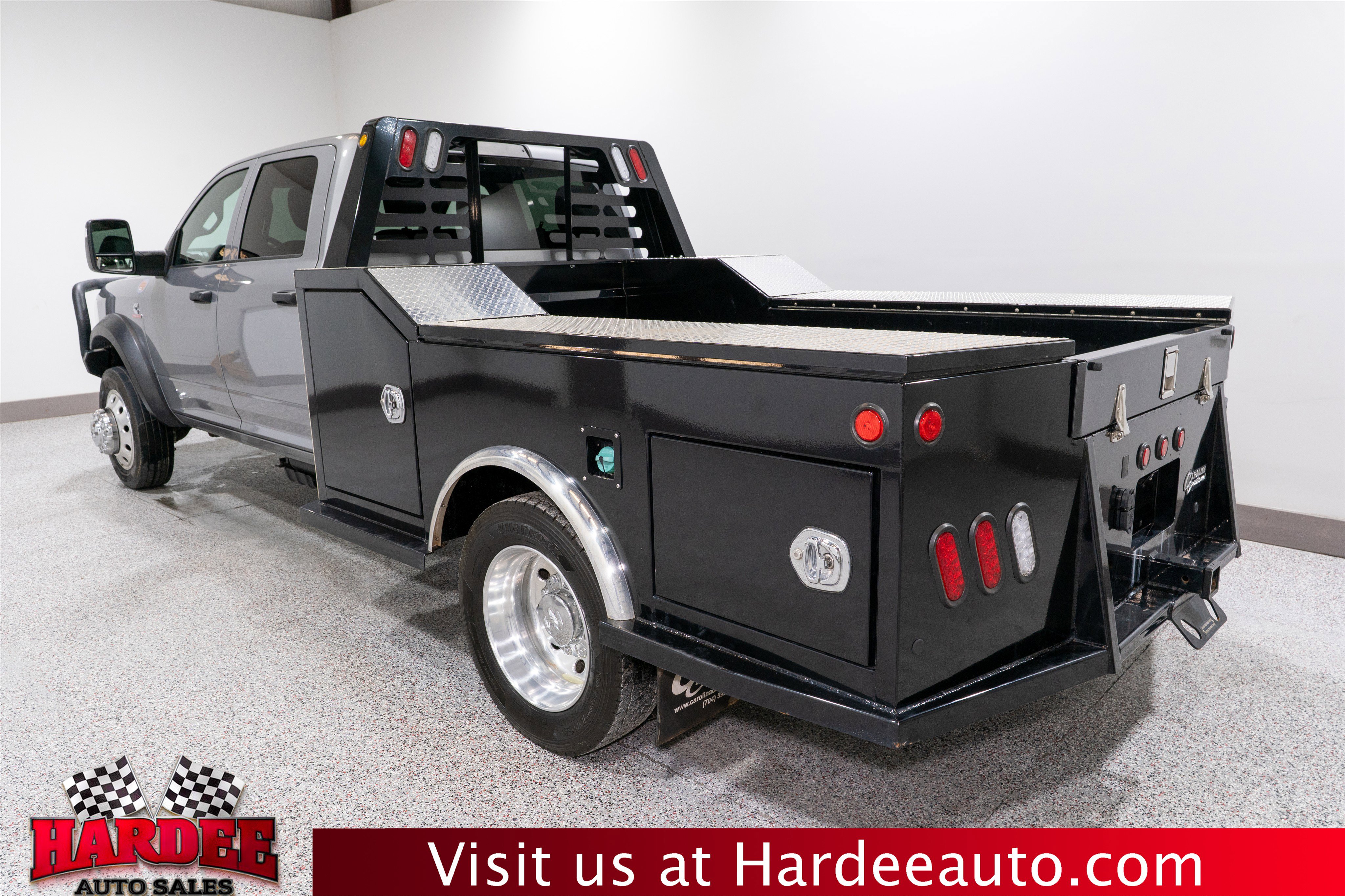 Used 2024 RAM 5500 Tradesman w/ Chrome Appearance Group image 3