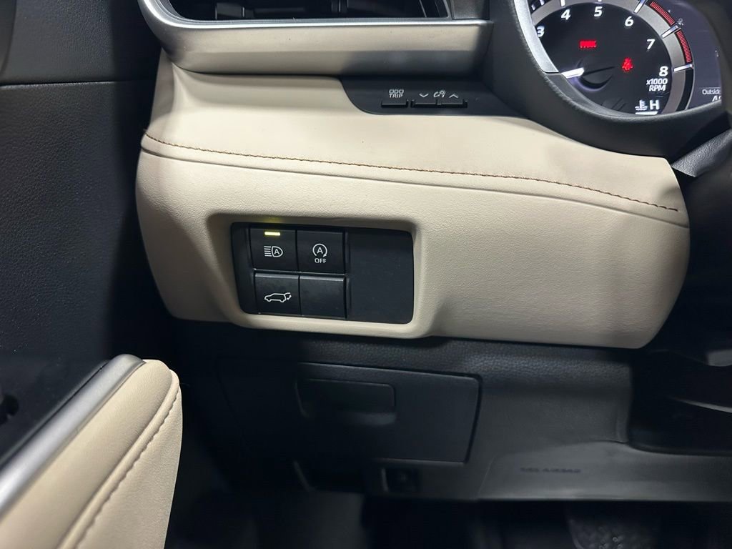 Used 2025 Toyota Highlander XLE image 17