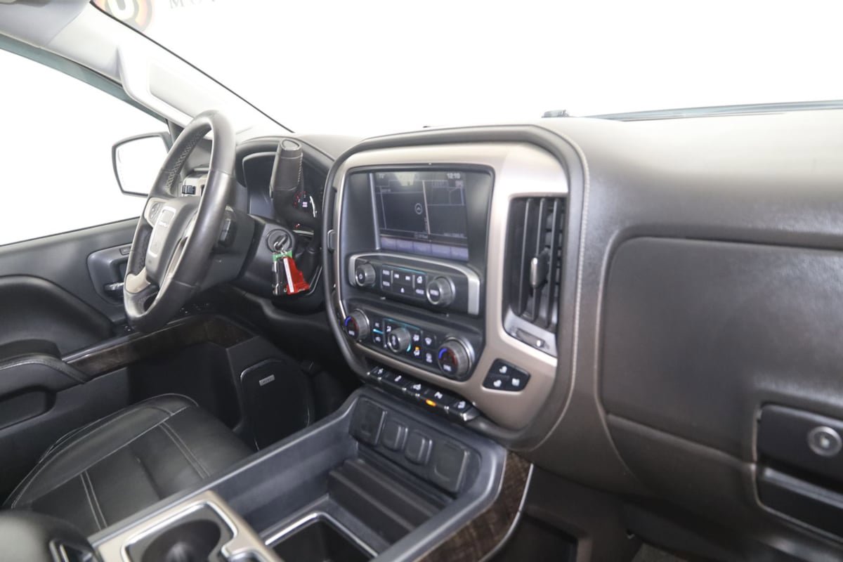 Used 2016 GMC Sierra 2500 Denali w/ Suspension Package, Off-Road AWD/4WD image 38