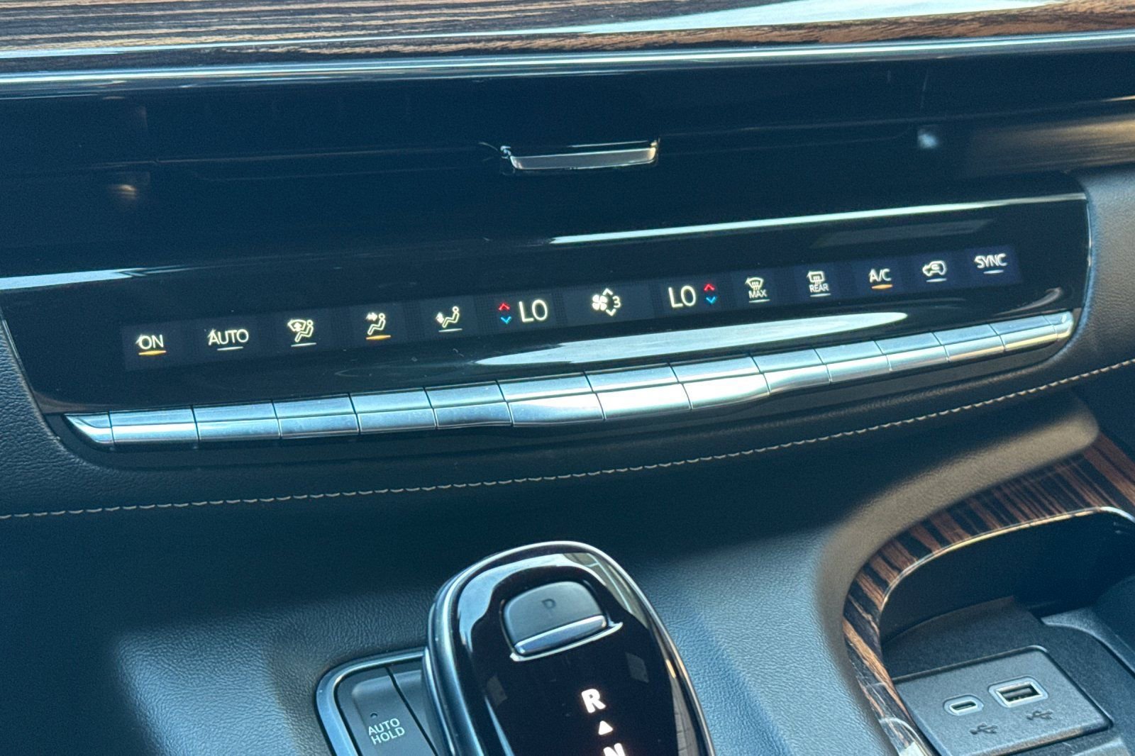 Used 2023 Cadillac Escalade Premium Luxury image 28