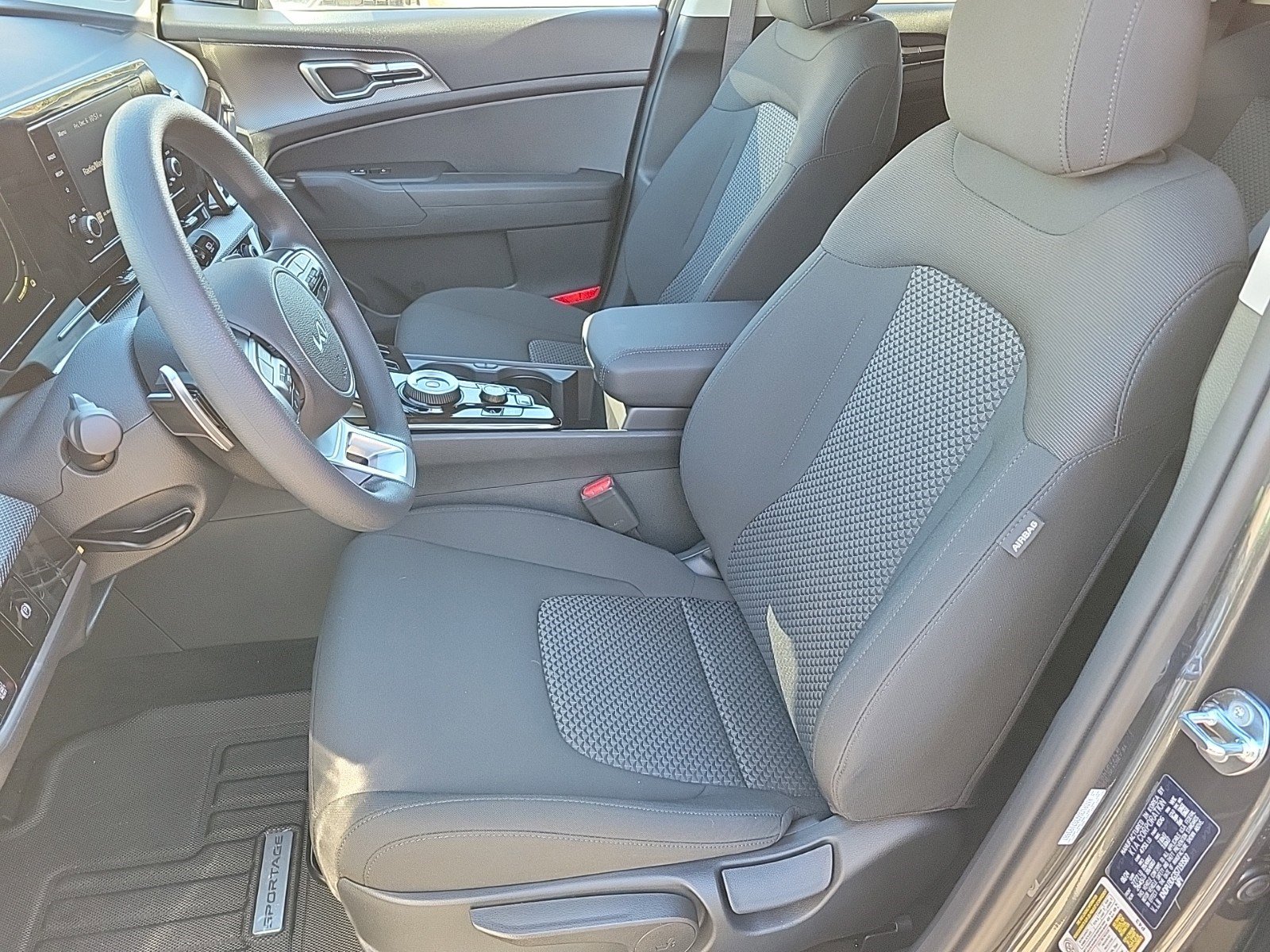 New 2025 Kia Sportage LX FWD image 4