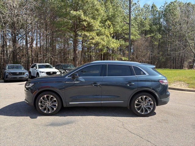 Used 2023 Lincoln Nautilus Reserve image 1