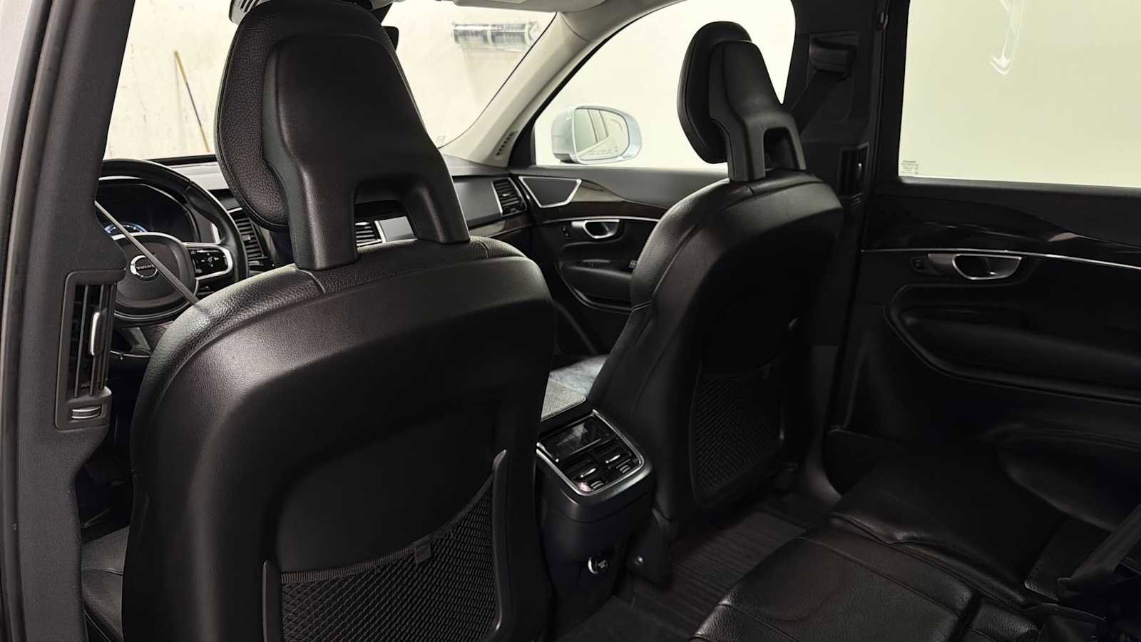 Used 2017 Volvo XC90 T6 Momentum w/ Vision Package image 27