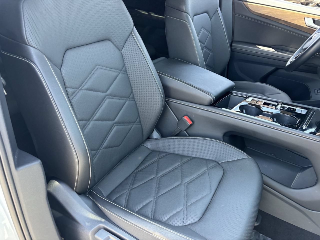 Used 2025 Volkswagen Atlas SE FWD image 8