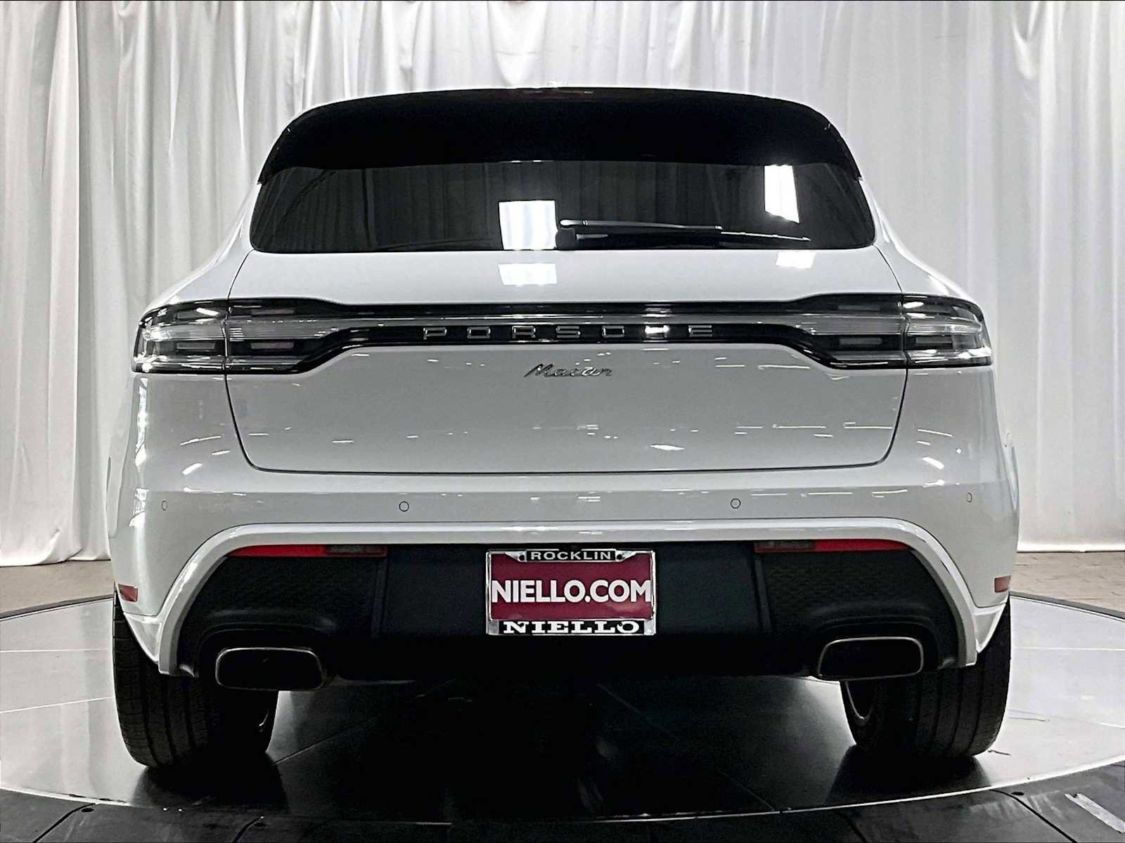 Used 2025 Porsche Macan image 8
