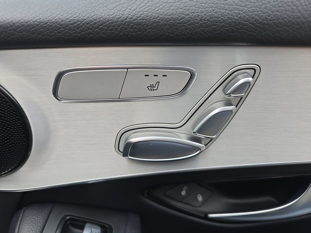 Used 2019 Mercedes-Benz GLC 300 4MATIC image 32