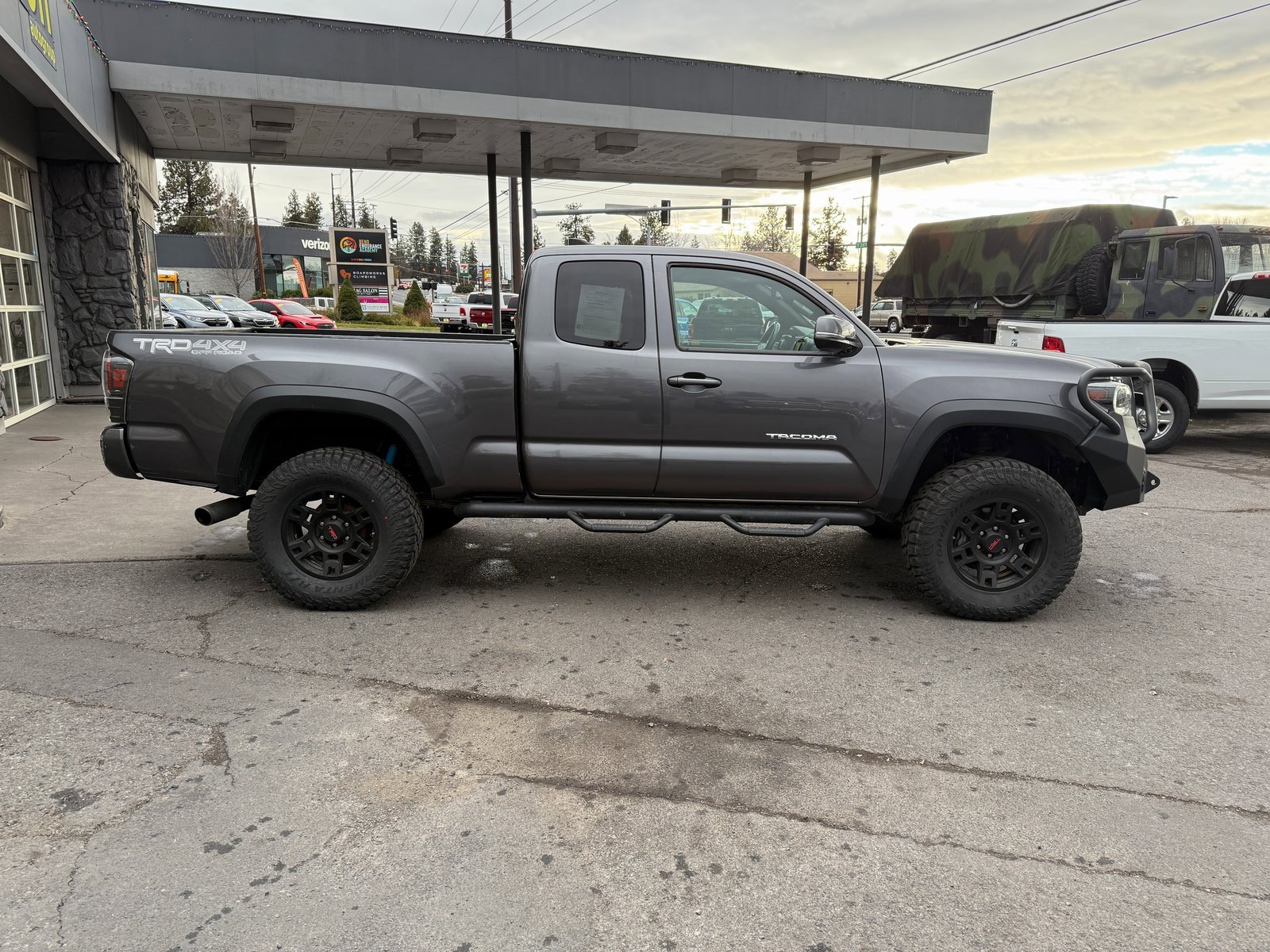 Used 2018 Toyota Tacoma TRD Off-Road image 4
