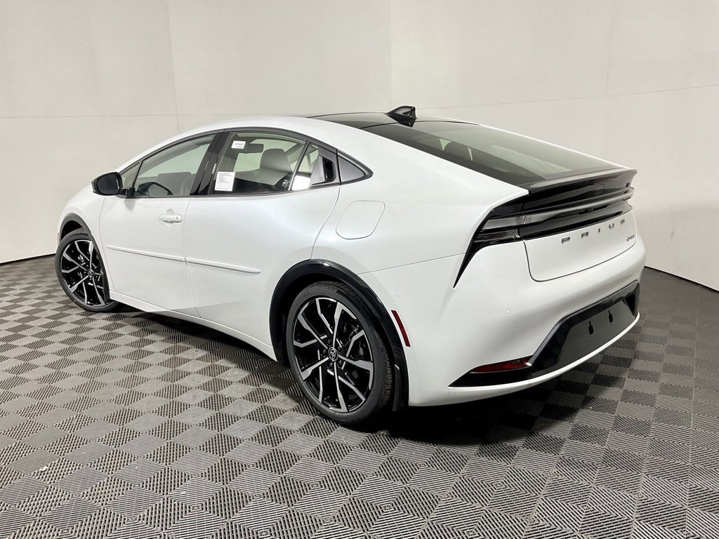 New 2025 Toyota Prius Plug-In Hybrid image 11