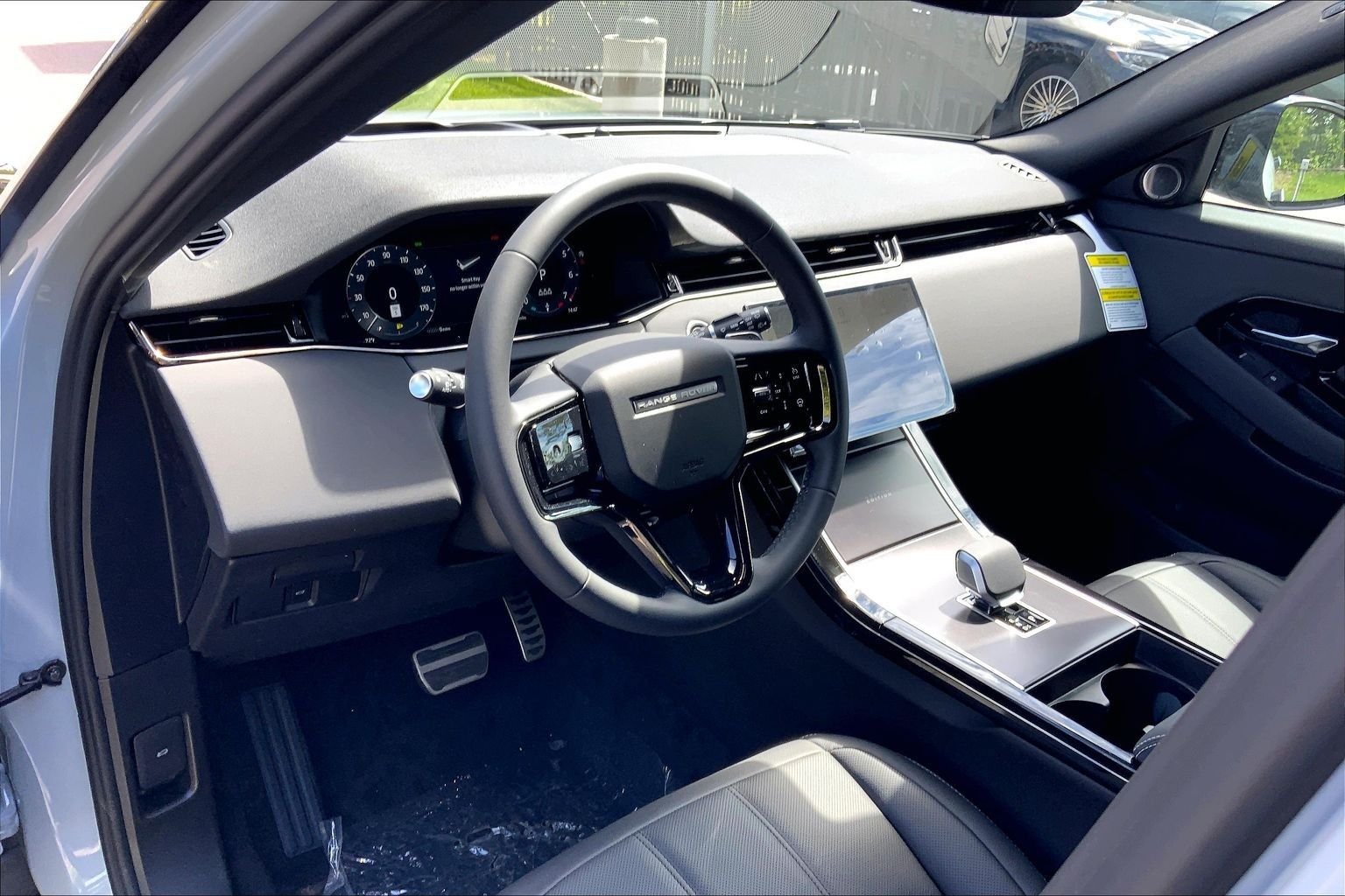 New 2026 Land Rover Range Rover Evoque Hoxton AWD/4WD image 8