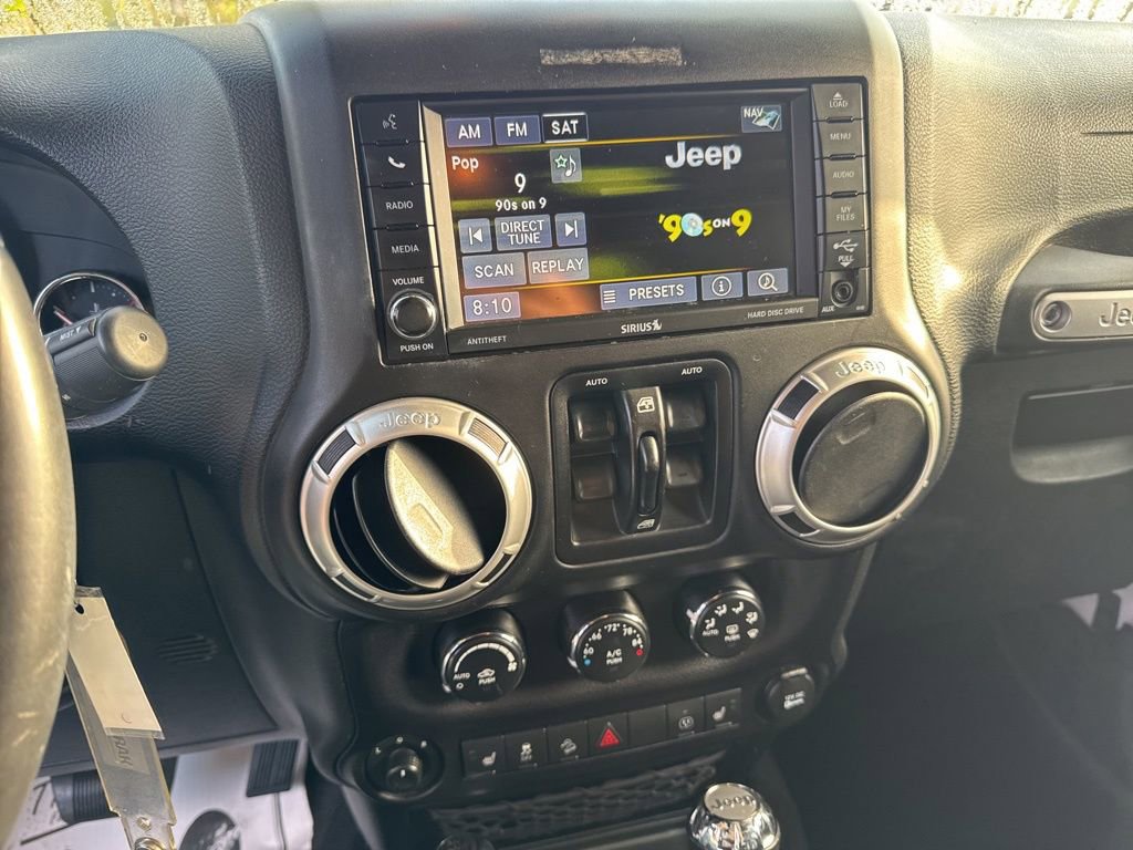 Used 2017 Jeep Wrangler Unlimited Sahara w/ Connectivity Group AWD/4WD image 8