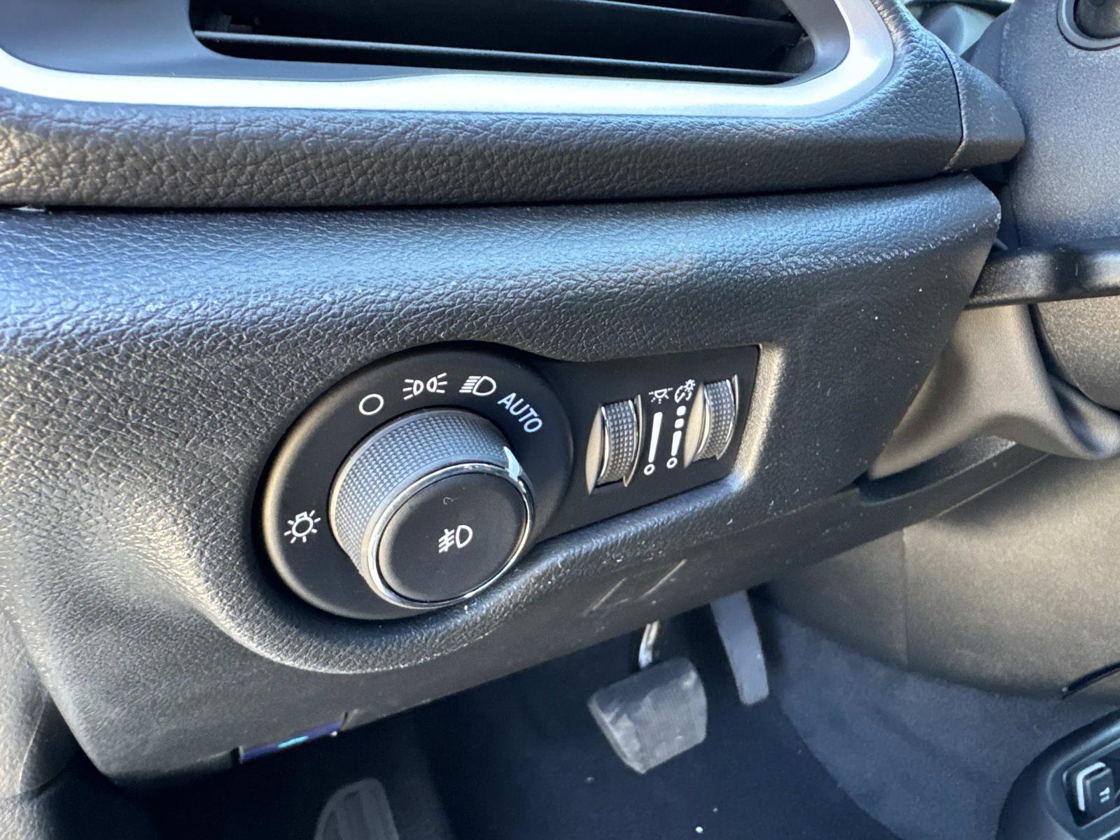 New 2026 Chrysler Pacifica Select image 32