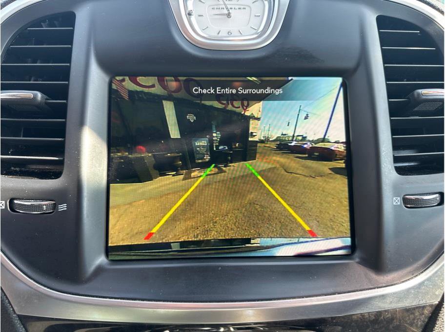 Used 2018 Chrysler 300 Limited image 17