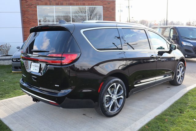 New 2026 Chrysler Pacifica Pinnacle w/ Trailer Tow Group image 40