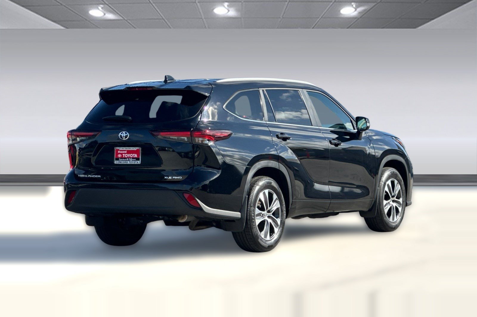Used 2026 Toyota Highlander XLE AWD/4WD image 8