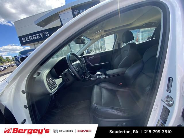 Used 2018 Kia Stinger Premium AWD/4WD image 4