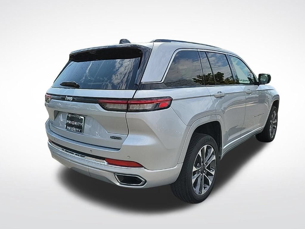 Used 2023 Jeep Grand Cherokee Overland w/ Luxury Tech Group IV AWD/4WD image 4