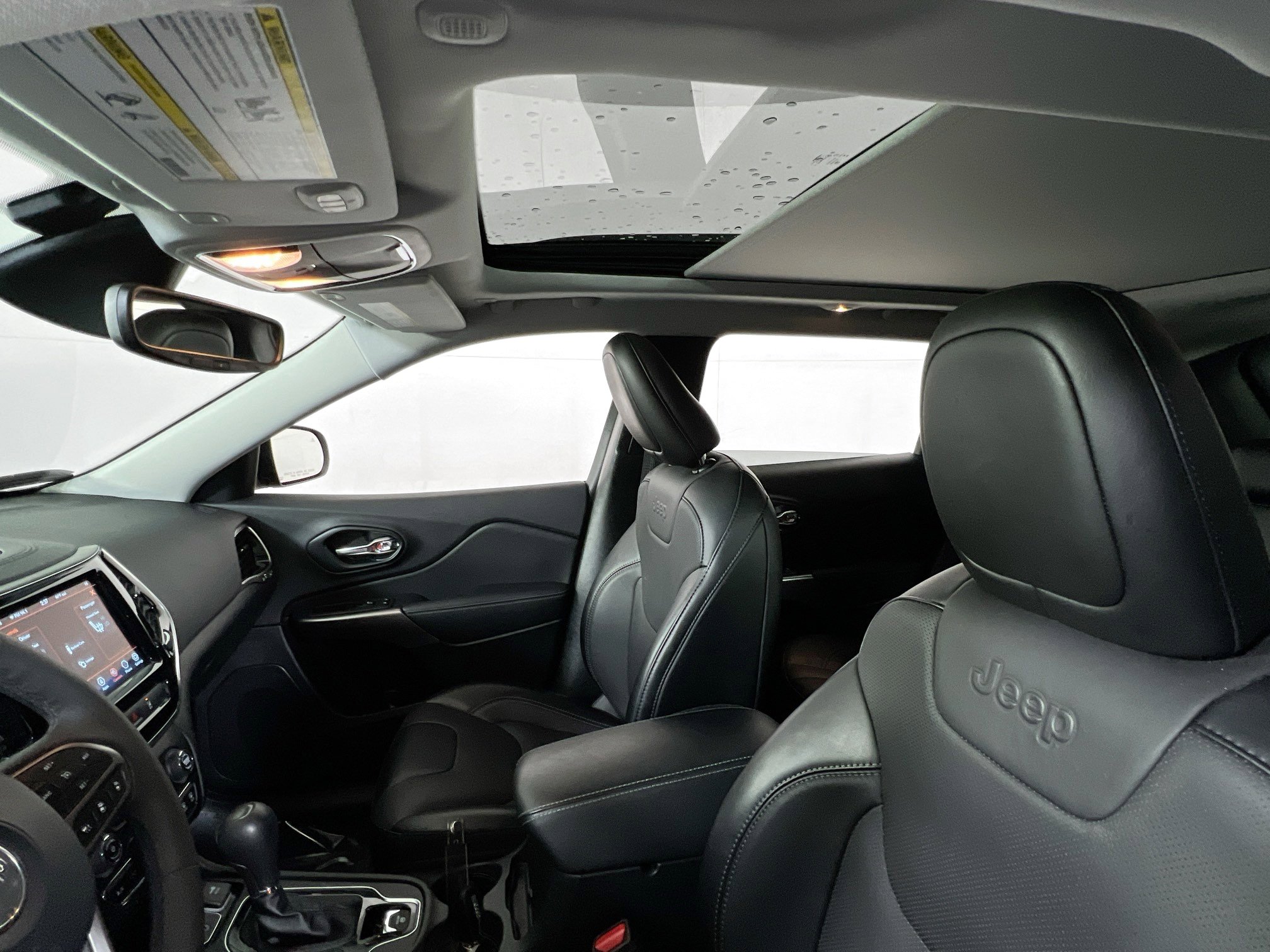 Used 2022 Jeep Cherokee Limited image 21