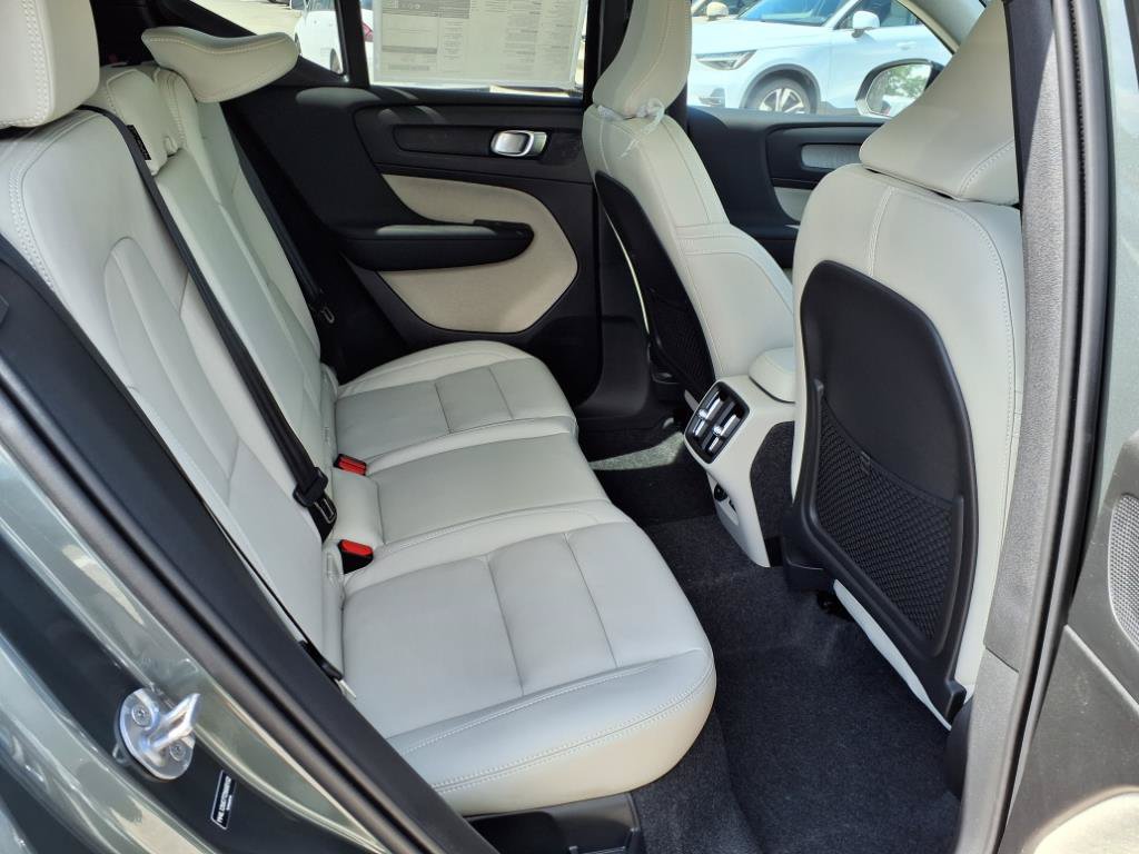 New 2026 Volvo XC40 B5 Plus w/ Protection Package Premier AWD/4WD image 10