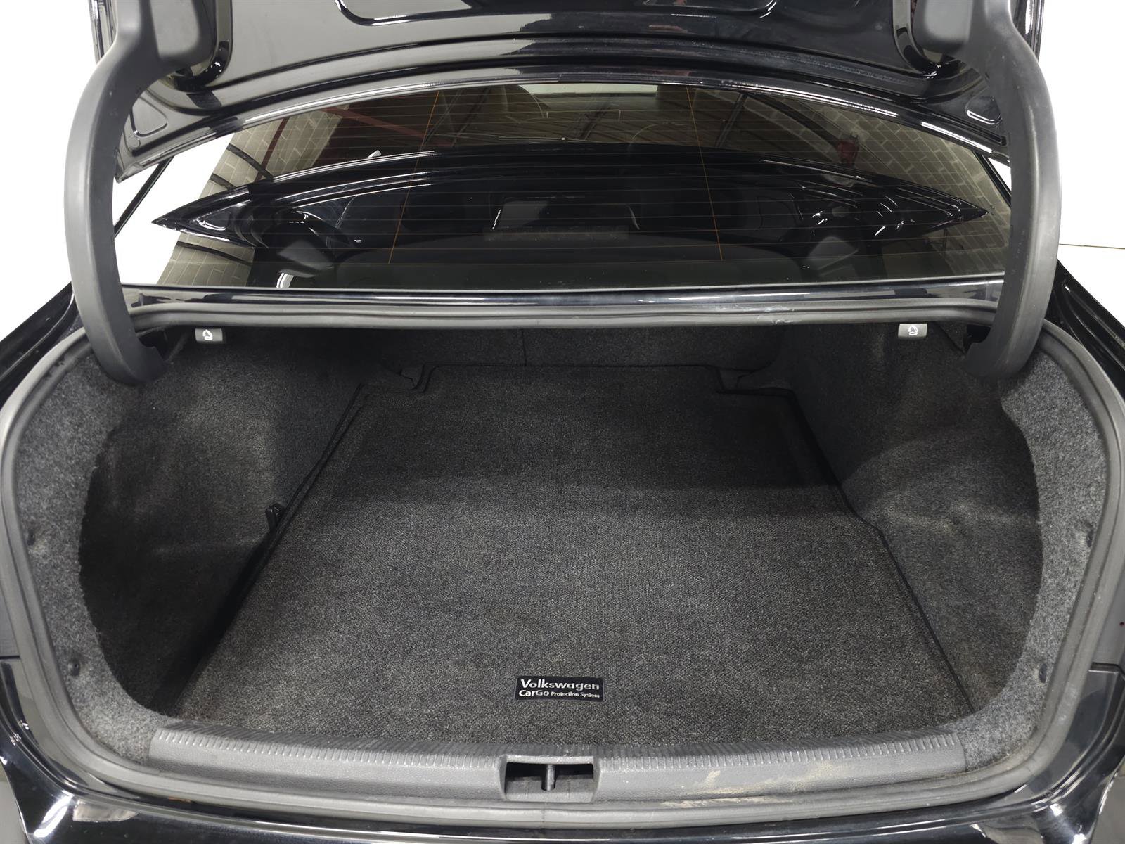 Used 2014 Volkswagen Passat 1.8T SE FWD image 7