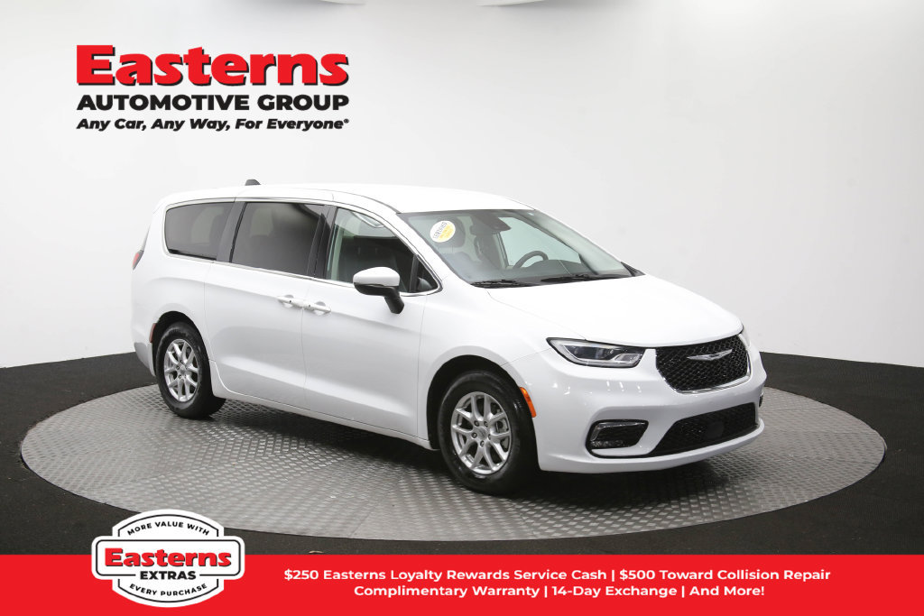 Used 2023 Chrysler Pacifica Touring-L FWD image 51