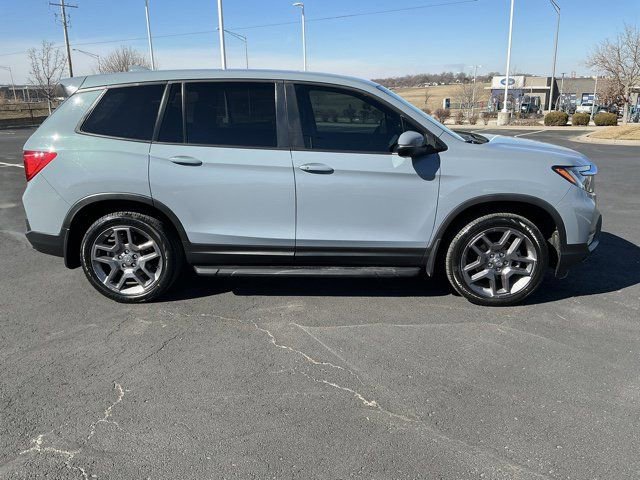 Used 2023 Honda Passport EX-L image 2