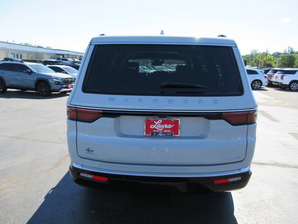 Used 2022 Jeep Wagoneer Series II w/ Premium Group I AWD/4WD image 7