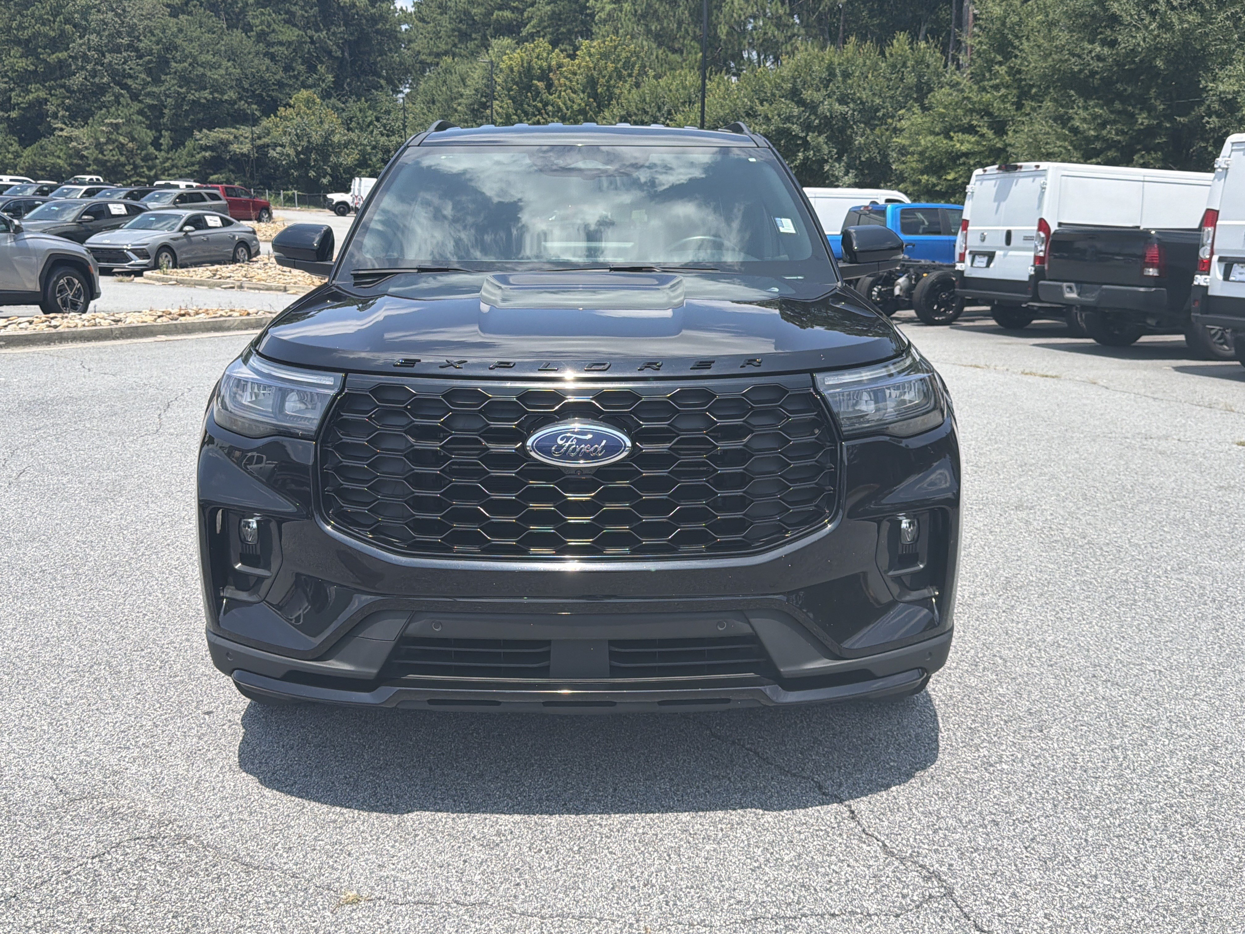 Used 2025 Ford Explorer ST-Line AWD/4WD image 2