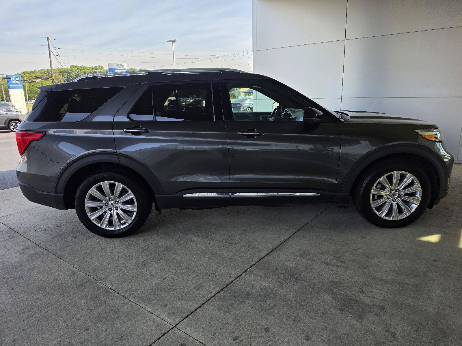 Used 2020 Ford Explorer Limited AWD/4WD image 7