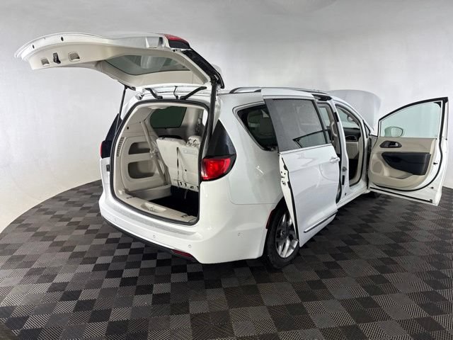 Used 2020 Chrysler Pacifica Touring-L Plus w/ Tire & Wheel Group FWD image 16