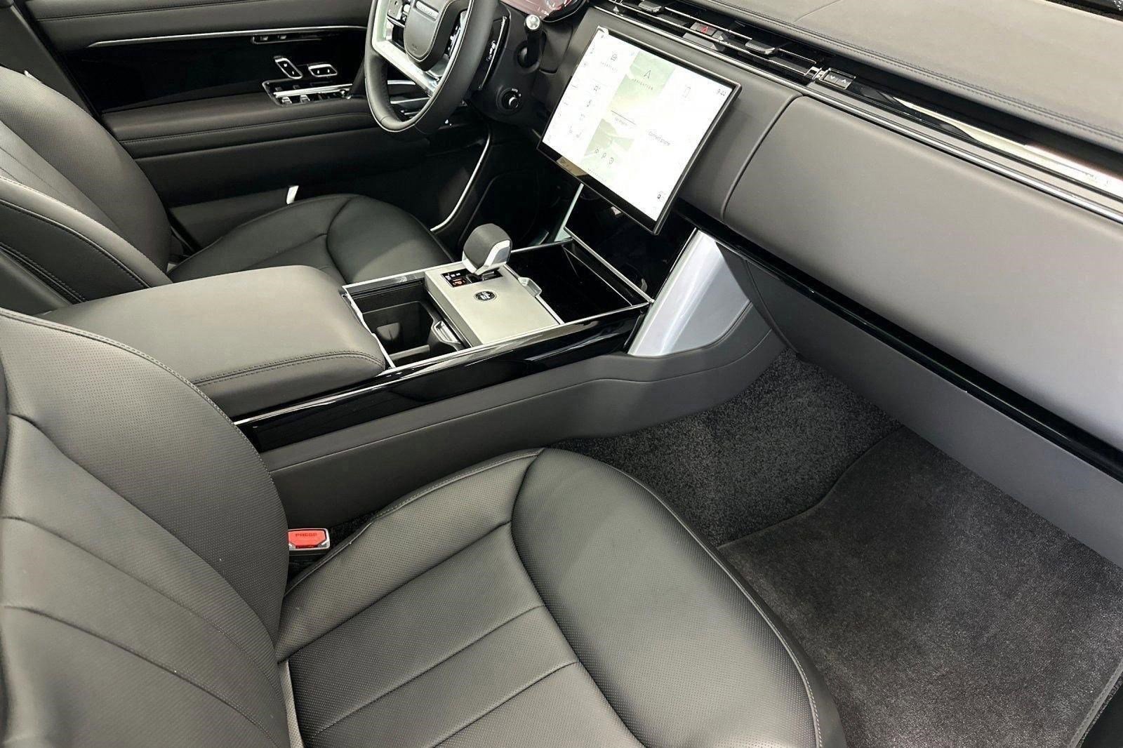 New 2025 Land Rover Range Rover Long Wheelbase SE AWD/4WD image 27