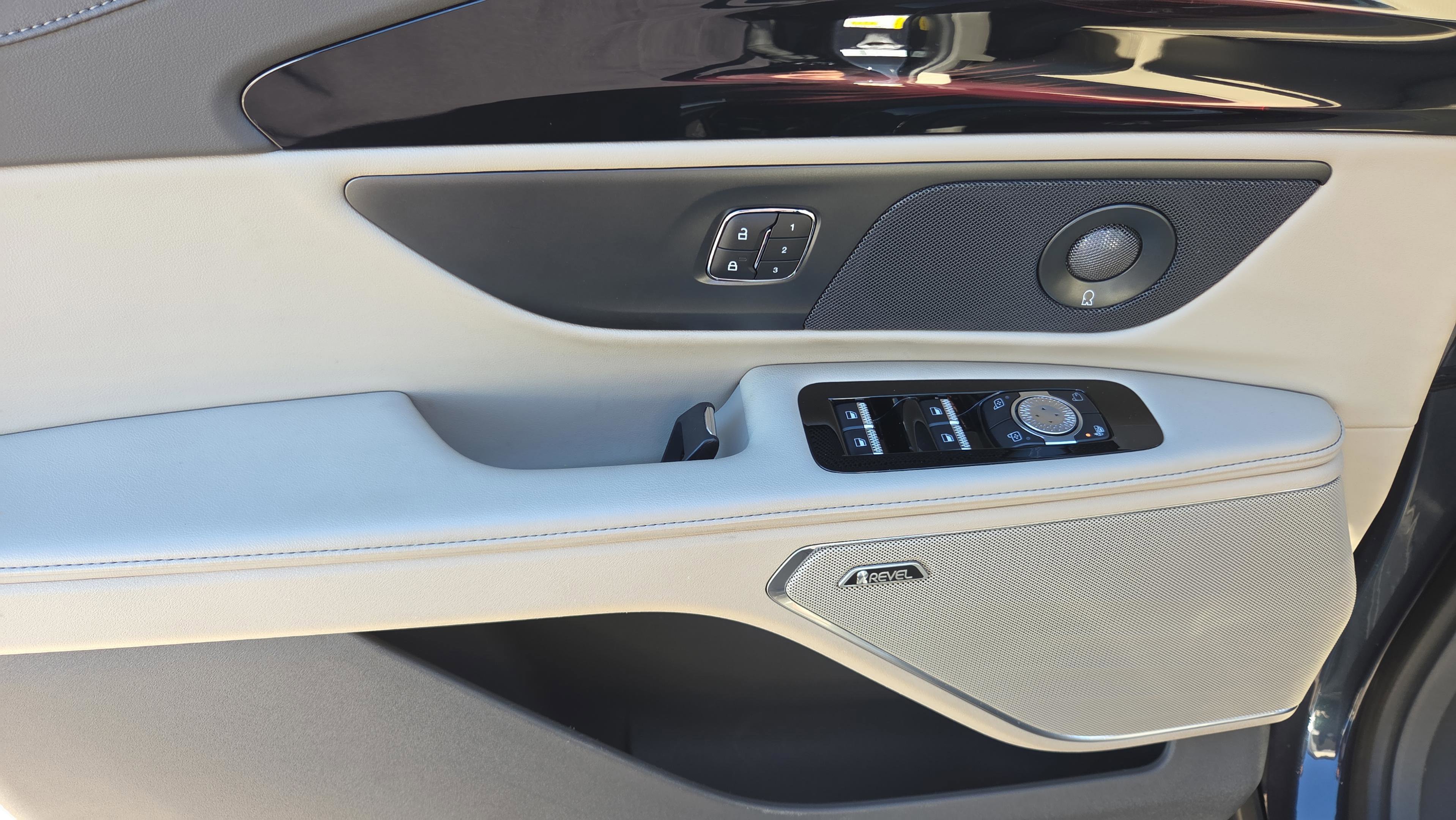 Used 2024 Lincoln Nautilus Premier w/ Equipment Group 102A image 17