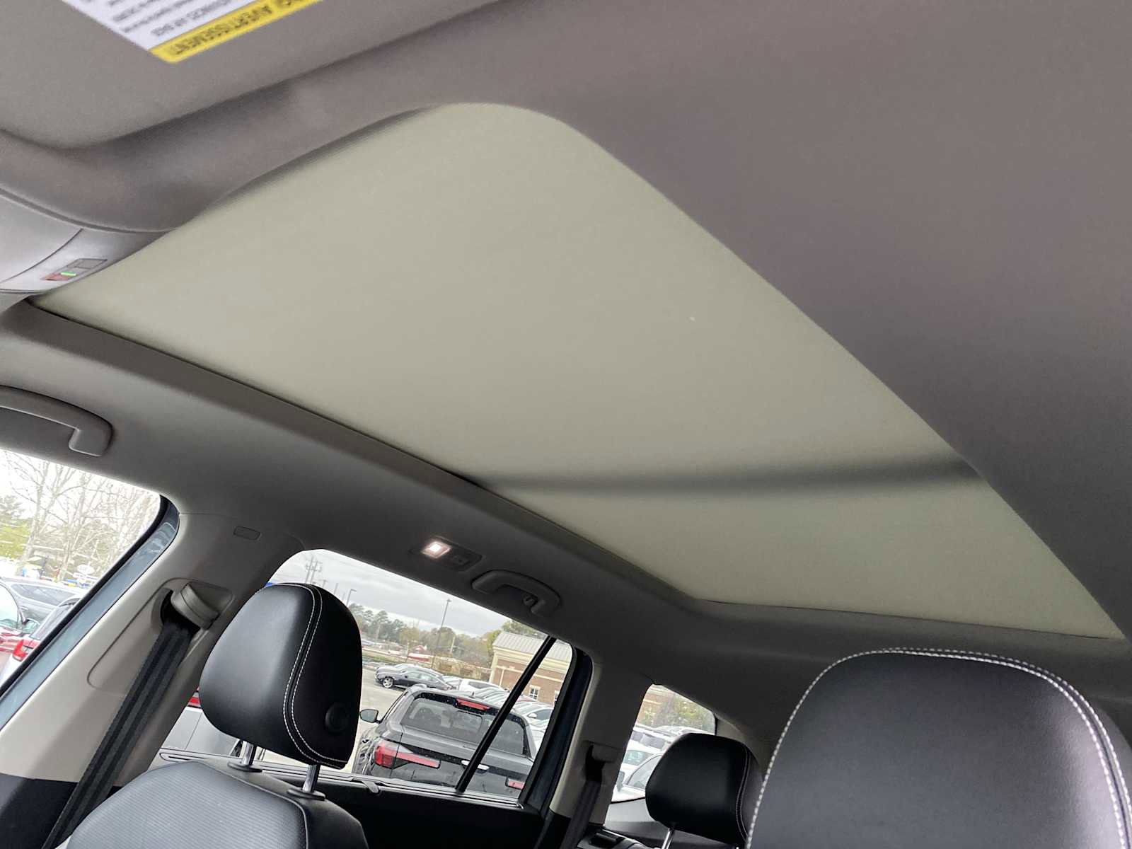 Used 2022 Volkswagen Atlas SEL Premium image 25