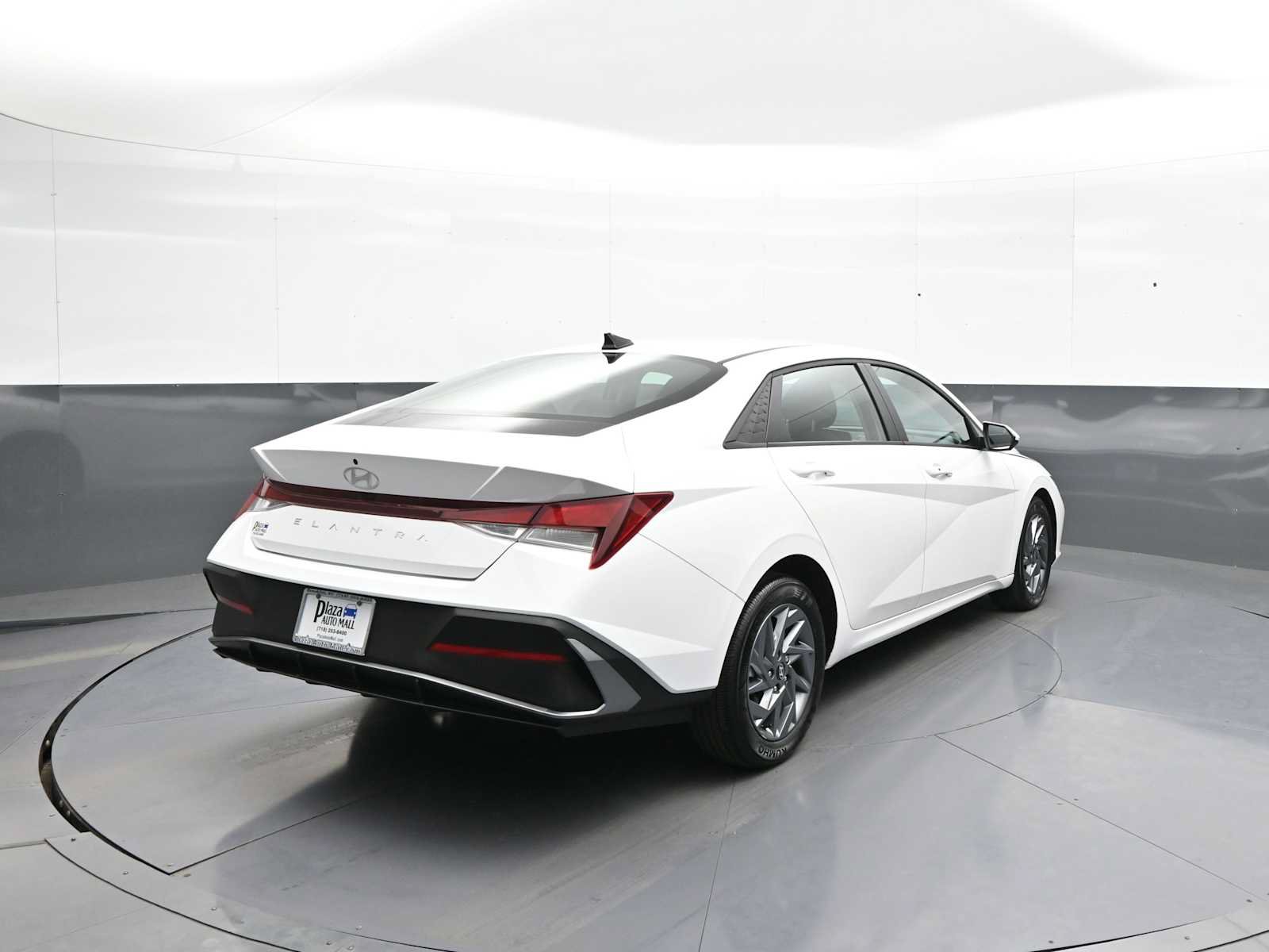 Certified 2024 Hyundai Elantra SEL FWD image 6