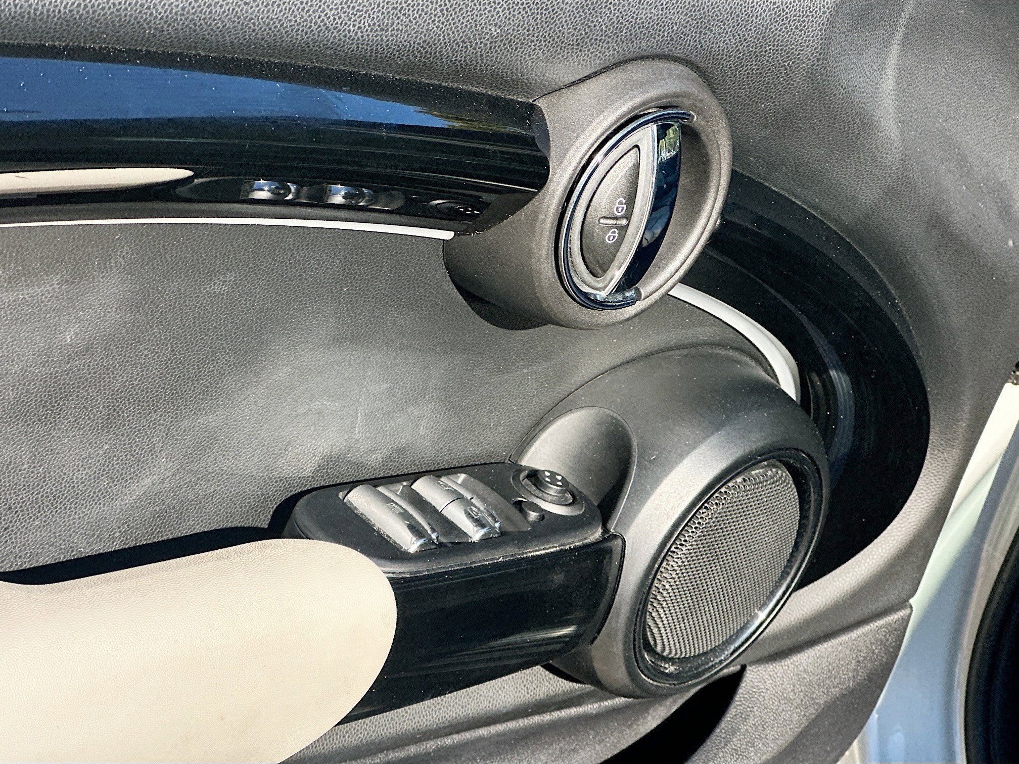 Used 2019 MINI Cooper S w/ Signature Upholstery Package image 17