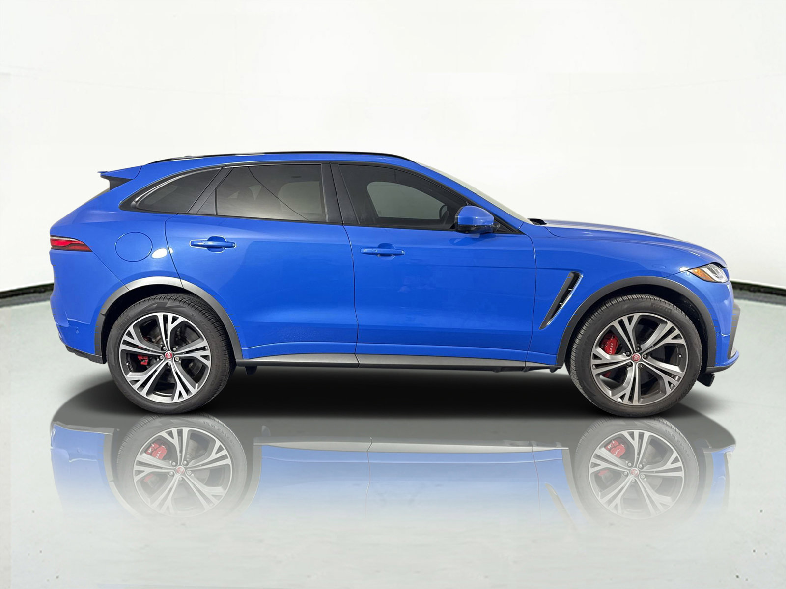 Used 2021 Jaguar F-PACE SVR image 9
