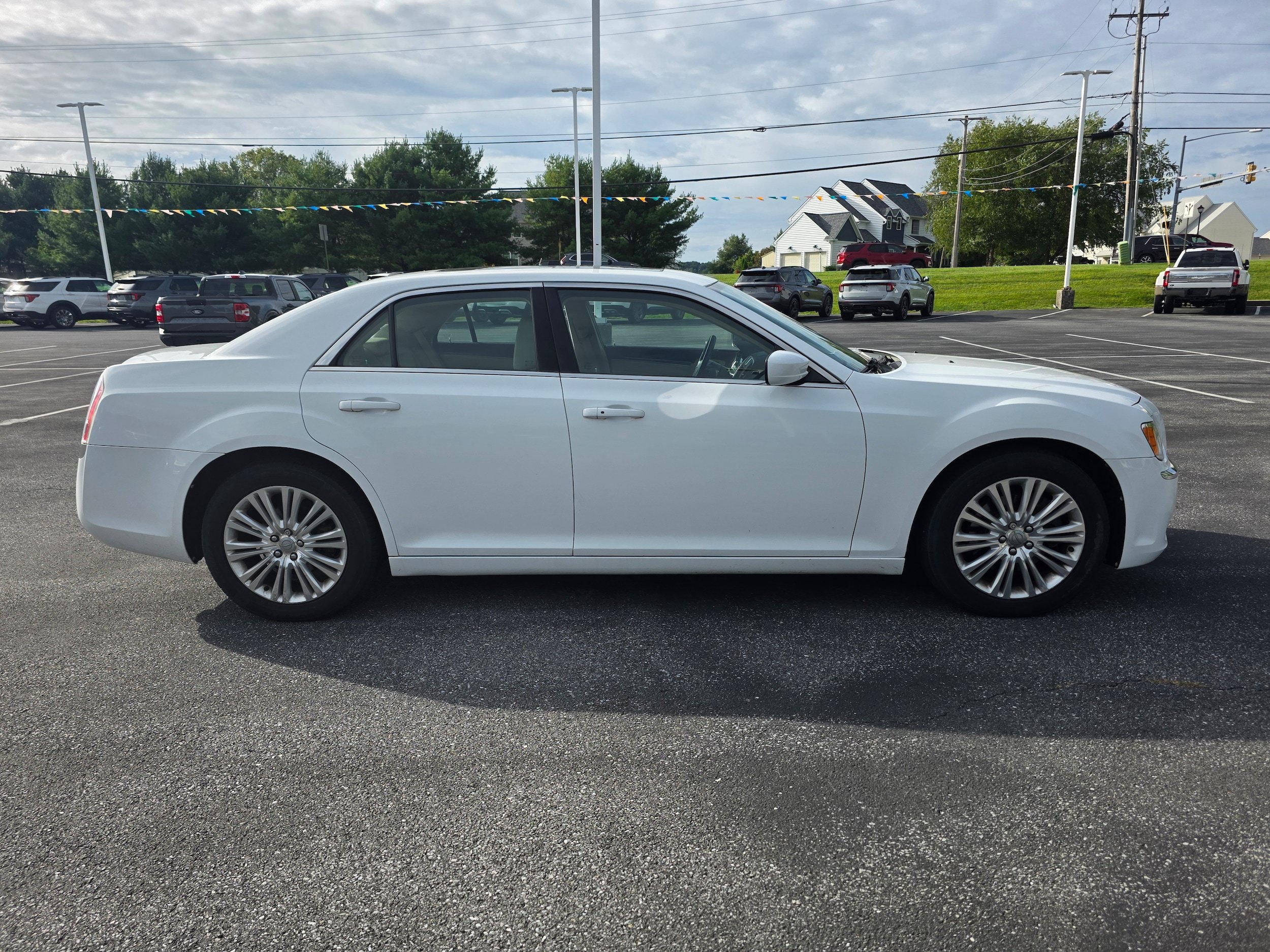 Used 2013 Chrysler 300 AWD w/ Driver Convenience Group image 4