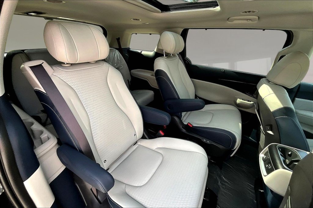 New 2026 Kia Carnival SX Prestige FWD image 9