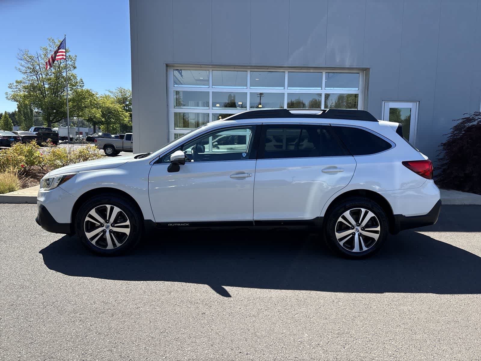 Used 2018 Subaru Outback 2.5i Limited AWD/4WD image 2