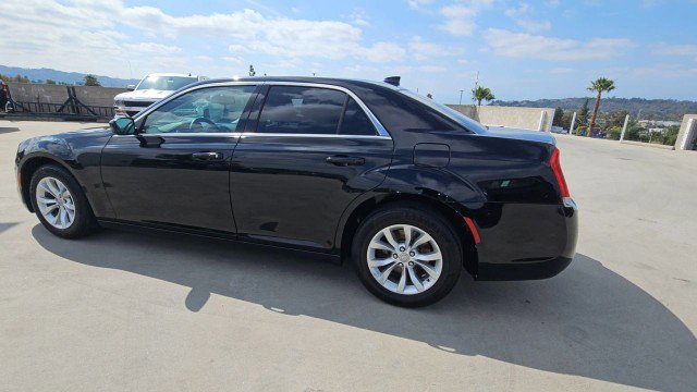Used 2015 Chrysler 300 Limited RWD image 6