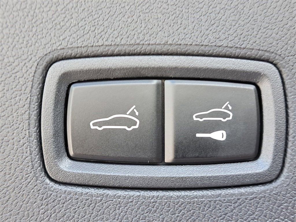 Certified 2025 Porsche Cayenne image 18