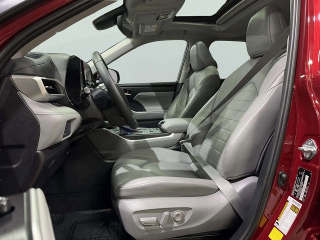 Used 2021 Toyota Highlander XLE image 26