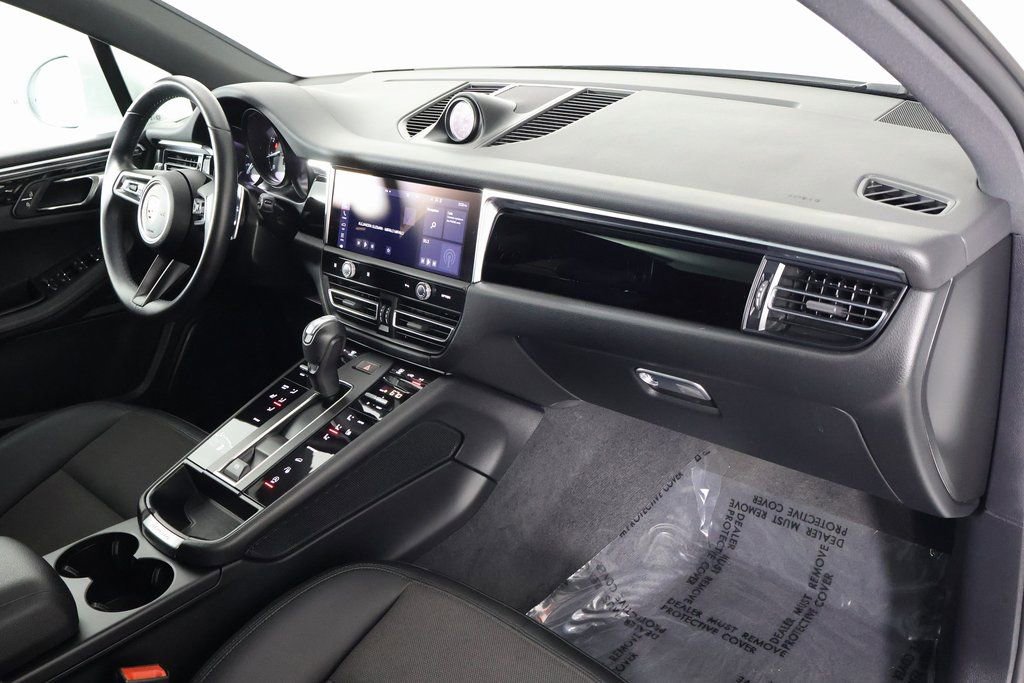 Used 2024 Porsche Macan AWD/4WD image 9