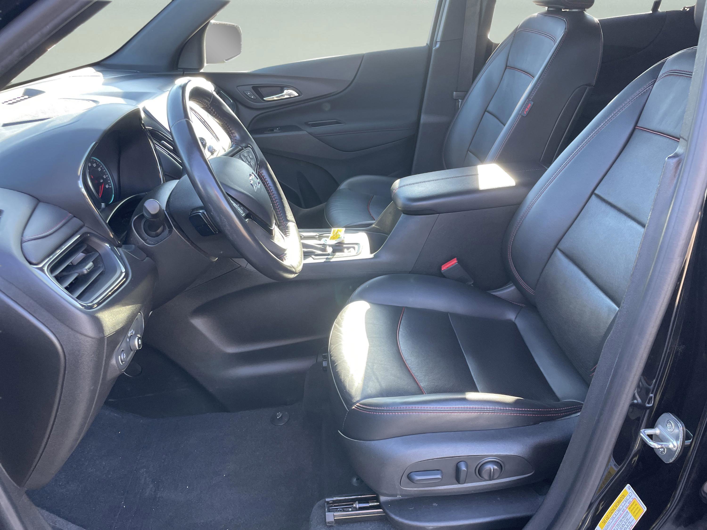 Used 2022 Chevrolet Equinox RS w/ RS Leather Package image 9
