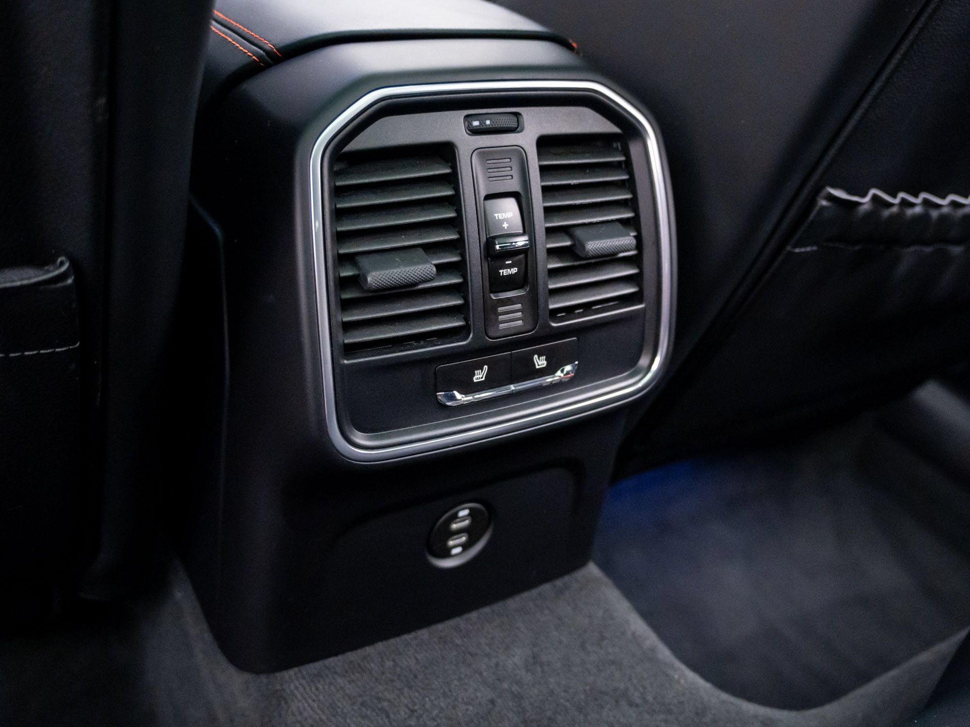 Certified 2023 Porsche Macan S AWD/4WD image 18