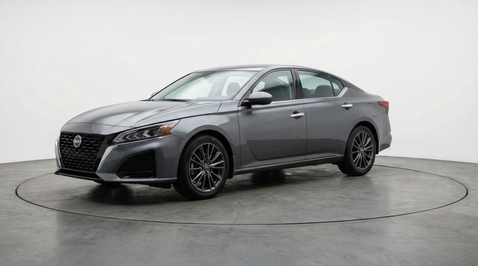 Used 2025 Nissan Altima 2.5 SV image 3