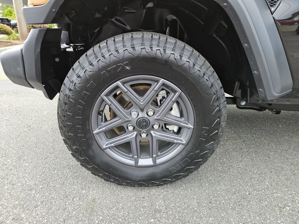 Used 2025 Jeep Wrangler Sport AWD/4WD image 9